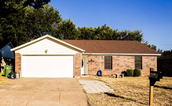 6205 Maple Springs DR, Arlington, TX 76001