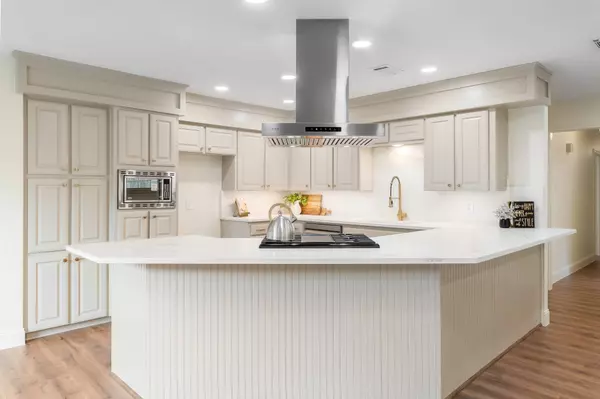 2212 Mountainview DR, Hurst, TX 76054