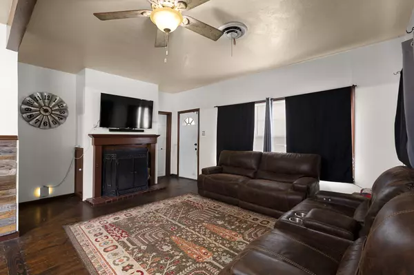 301 W Nelson ST, Bowie, TX 76230