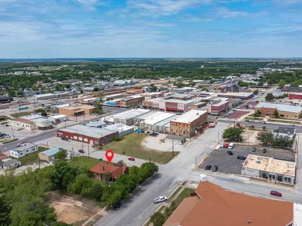 200 E Tarrant ST, Bowie, TX 76230