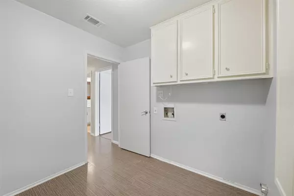 Fort Worth, TX 76112,6117 Lantana LN