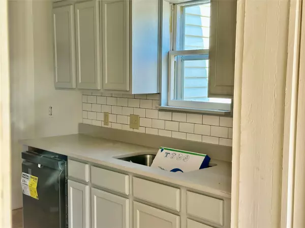 Weatherford, TX 76086,116 E 4th ST