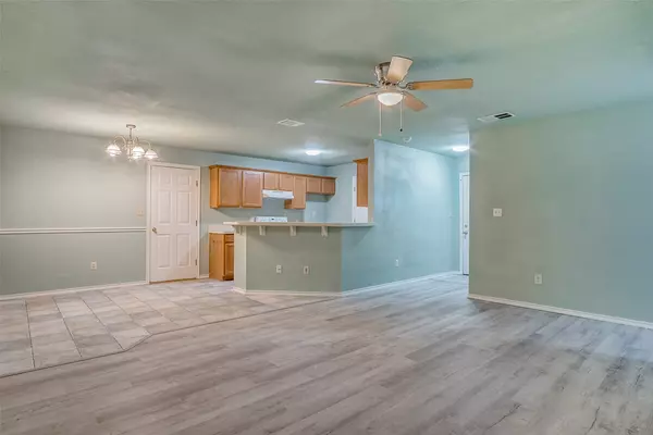 Cleburne, TX 76033,702 N Walnut ST