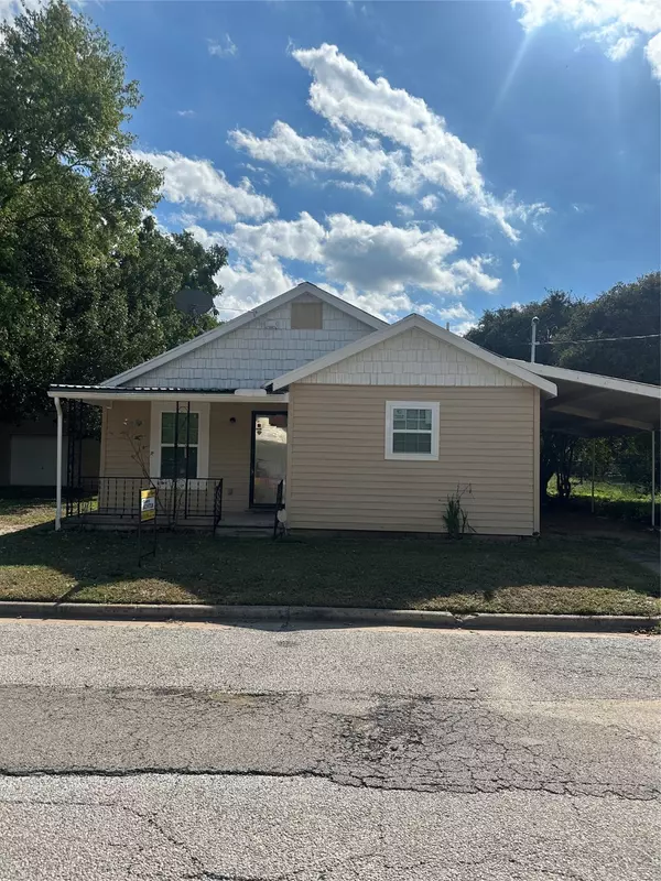 418 Elba ST, Bowie, TX 76230