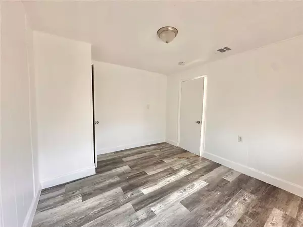 Baytown, TX 77520,1212 Pine ST