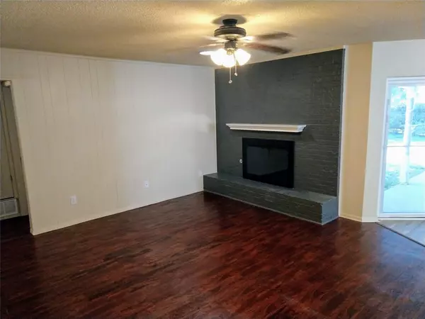 Arlington, TX 76014,2104 Green Apple LN