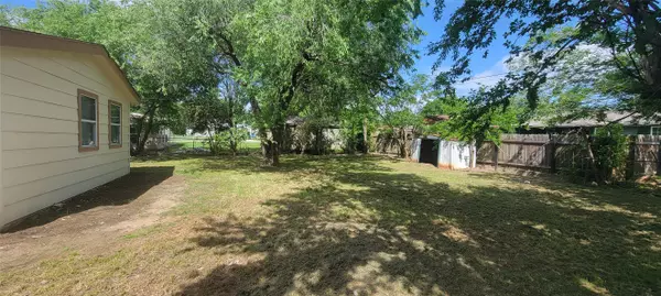 103 Lorie ST, Alvarado, TX 76009