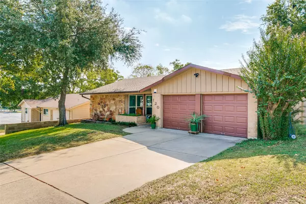 120 Donald DR, Hurst, TX 76053