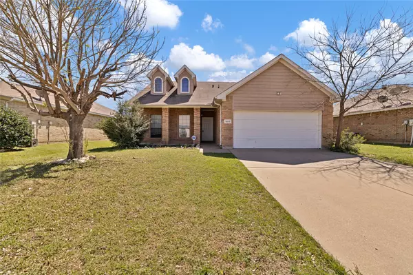 1217 Foxtail LN, Crowley, TX 76036