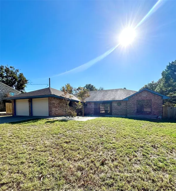 1300 3rd ST, Granbury, TX 76048