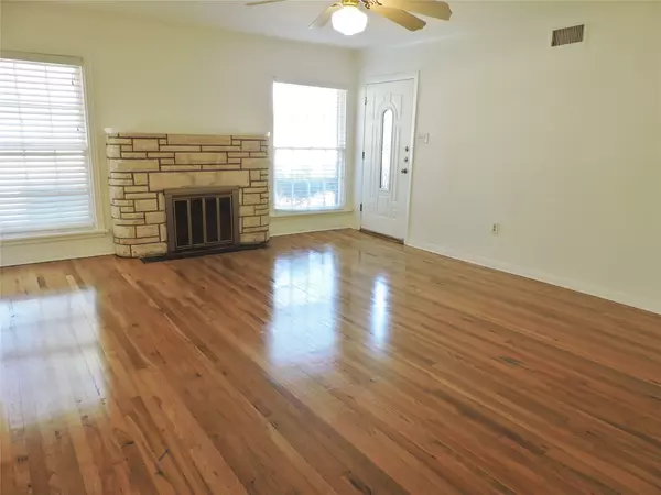 3425 Westcliff RD S, Fort Worth, TX 76109