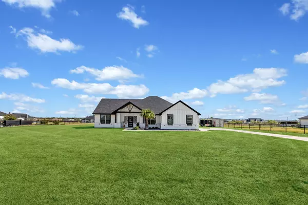 6028 Raspberry LN, Joshua, TX 76058
