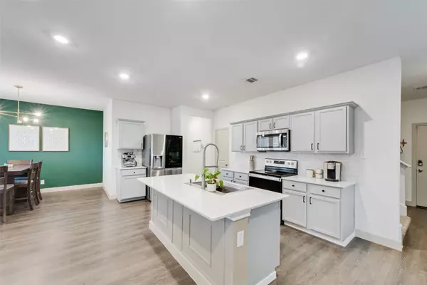 1294 Delmita DR, Forney, TX 75126