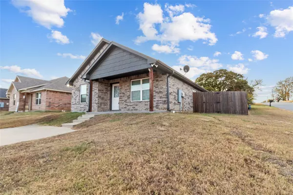 Denison, TX 75020,931 N Barrett AVE