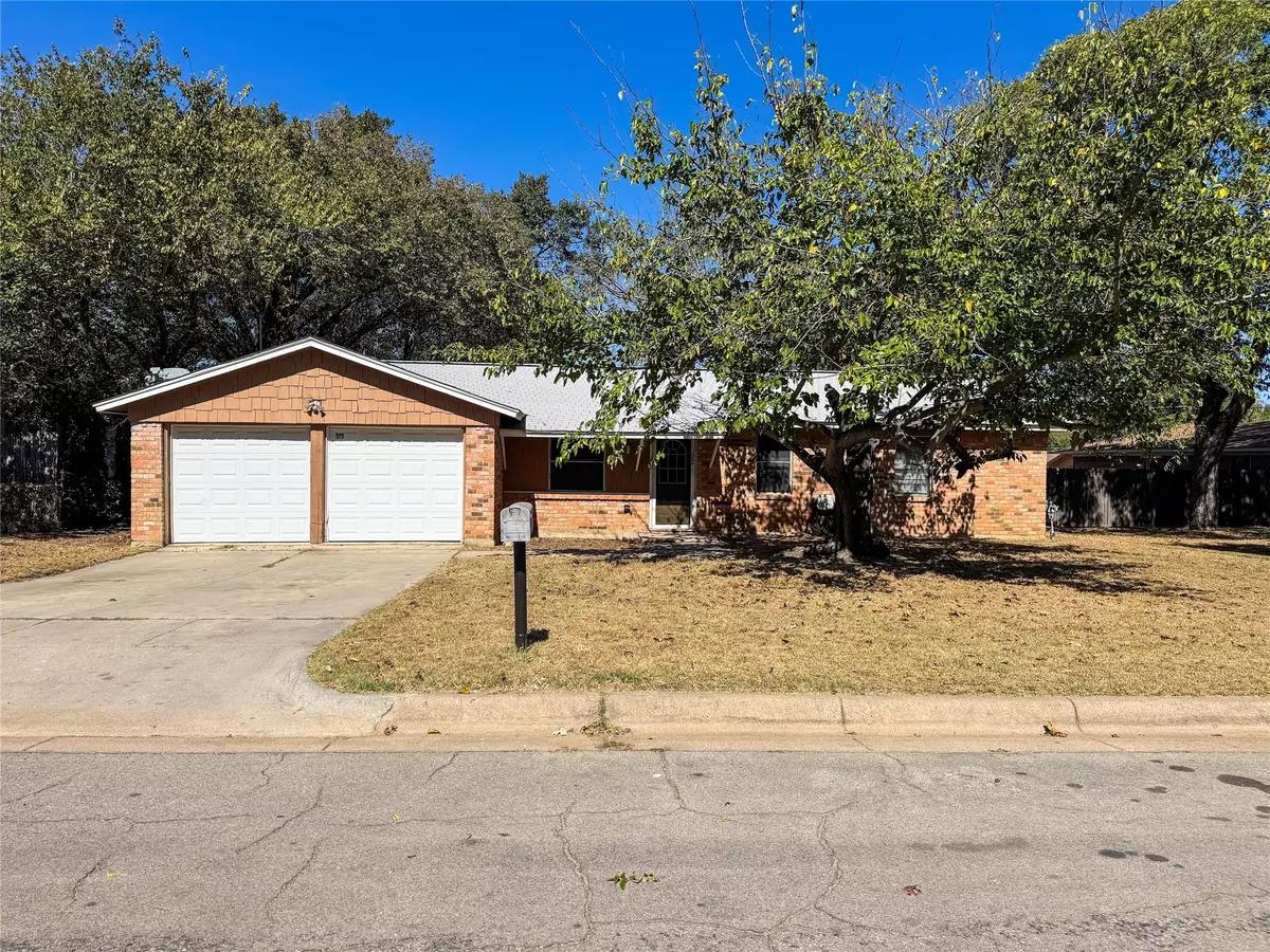 Kennedale, TX 76060,302 Bowles CT