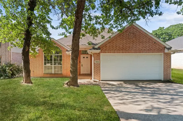 7632 Arbor Ridge CT, Fort Worth, TX 76112