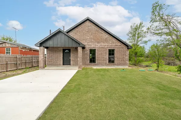 4222 Terri Lee LN, Granbury, TX 76048