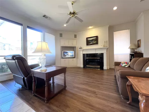 Desoto, TX 75115,721 Village Green DR