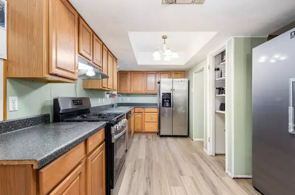 Arlington, TX 76013,808 Ravenwood DR