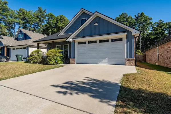 1672 Alamo XING, Tyler, TX 75701