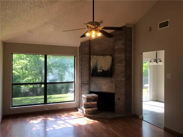 Euless, TX 76040,702 Creekside DR