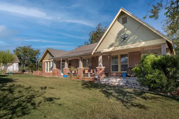Brady, TX 76825,606 S Blackburn ST