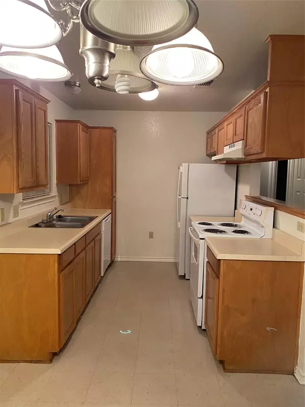 Gainesville, TX 76240,1518 Cherry ST