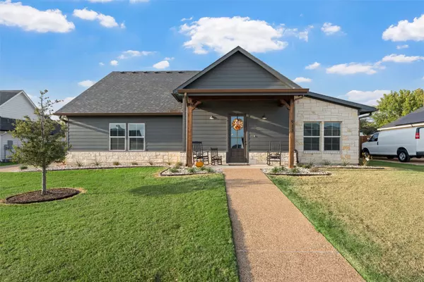 913 Day Star DR, Hewitt, TX 76643