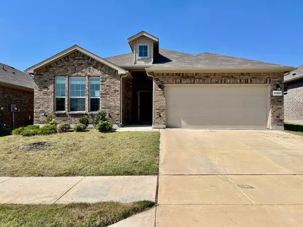 15909 Bronte LN, Fort Worth, TX 76052