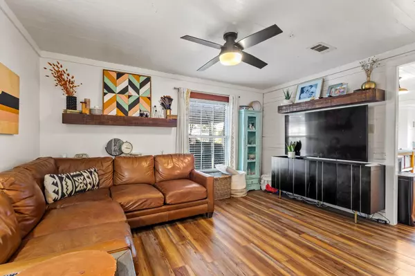 Bonham, TX 75418,1604 Center ST