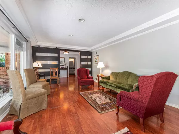 Dallas, TX 75244,4446 Thunder RD