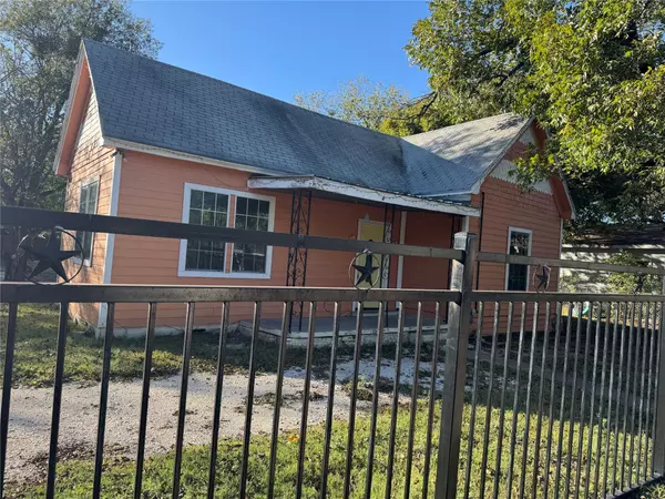 309 Elmo ST, Cleburne, TX 76031