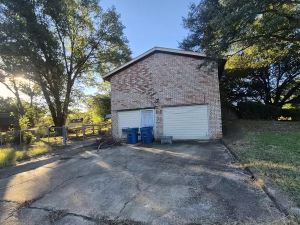 Mexia, TX 76667,1302 N Bailey ST