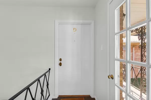 Dallas, TX 75225,6127 Bandera AVE #D