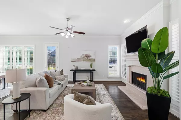 2533 Lady Amide LN, Lewisville, TX 75056