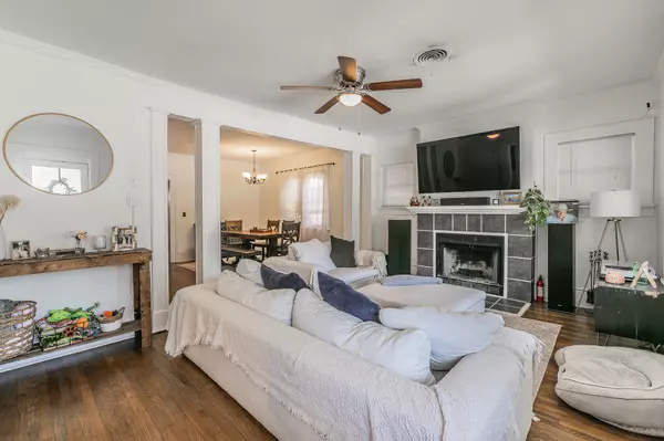 Fort Worth, TX 76110,2100 5th AVE