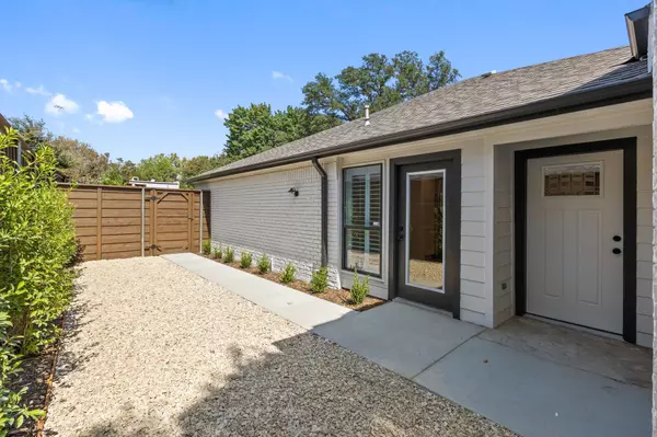 Dallas, TX 75244,5020 Thunder RD