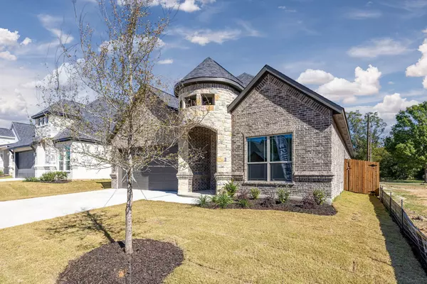 River Oaks, TX 76114,902 Boston LN