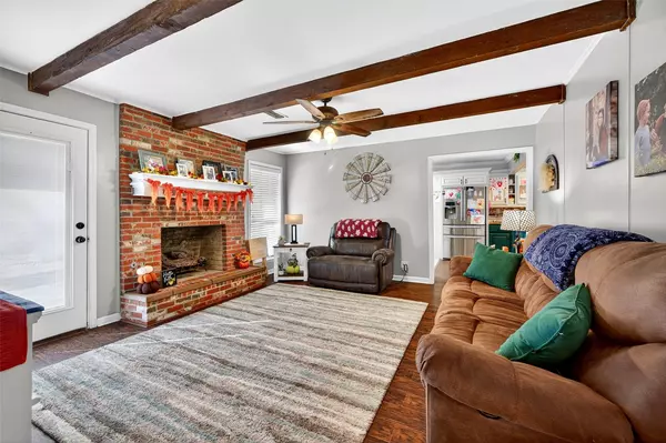 Whitesboro, TX 76273,203 Red River DR