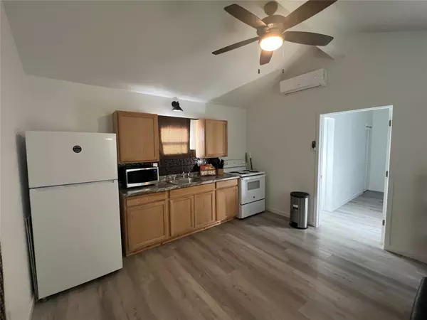 Bowie, TX 76230,414 Cowan ST