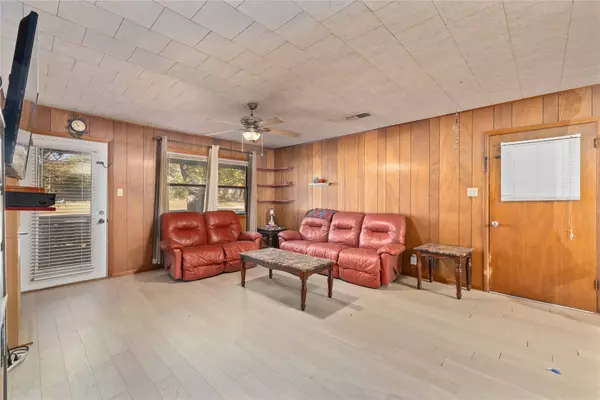 Comanche, TX 76442,1106 N Page ST