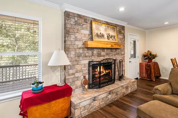 Kemp, TX 75143,15690 Hilltop DR