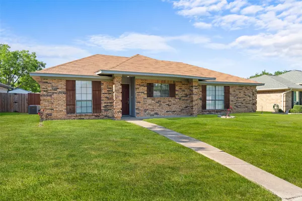 1013 Hunters Glen DR, Mesquite, TX 75150