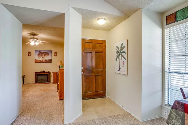 Bedford, TX 76022,2428 Chestnut WAY