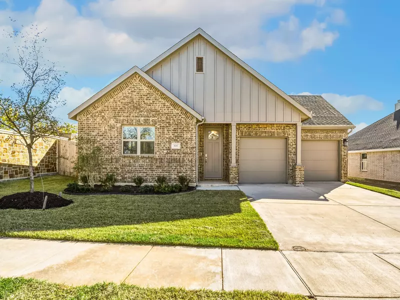 100 Maverick TRL, Valley View, TX 76272