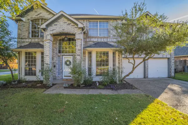 1240 Trinity DR, Benbrook, TX 76126