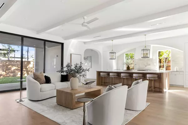 9826 Mixon DR, Dallas, TX 75220