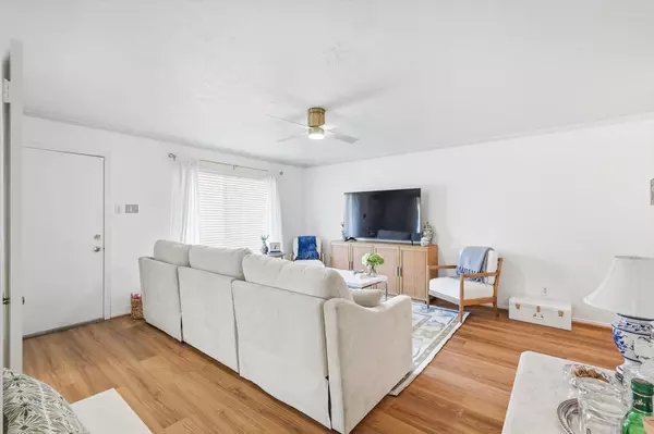 Dallas, TX 75230,11344 Park Central PL #B