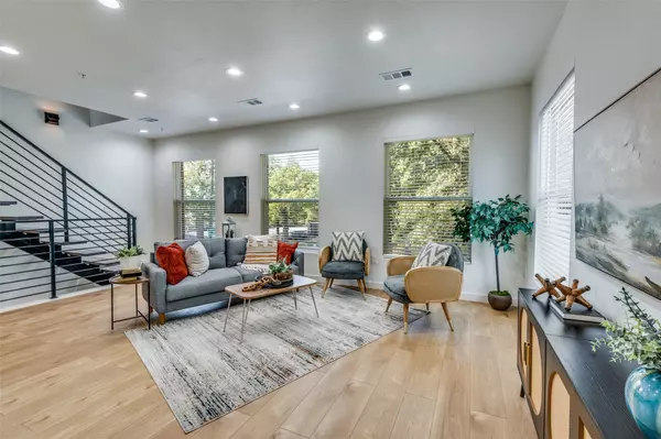 504 S Oconnor RD, Irving, TX 75060