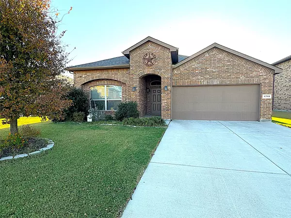 1719 Cross Creek LN, Cleburne, TX 76033